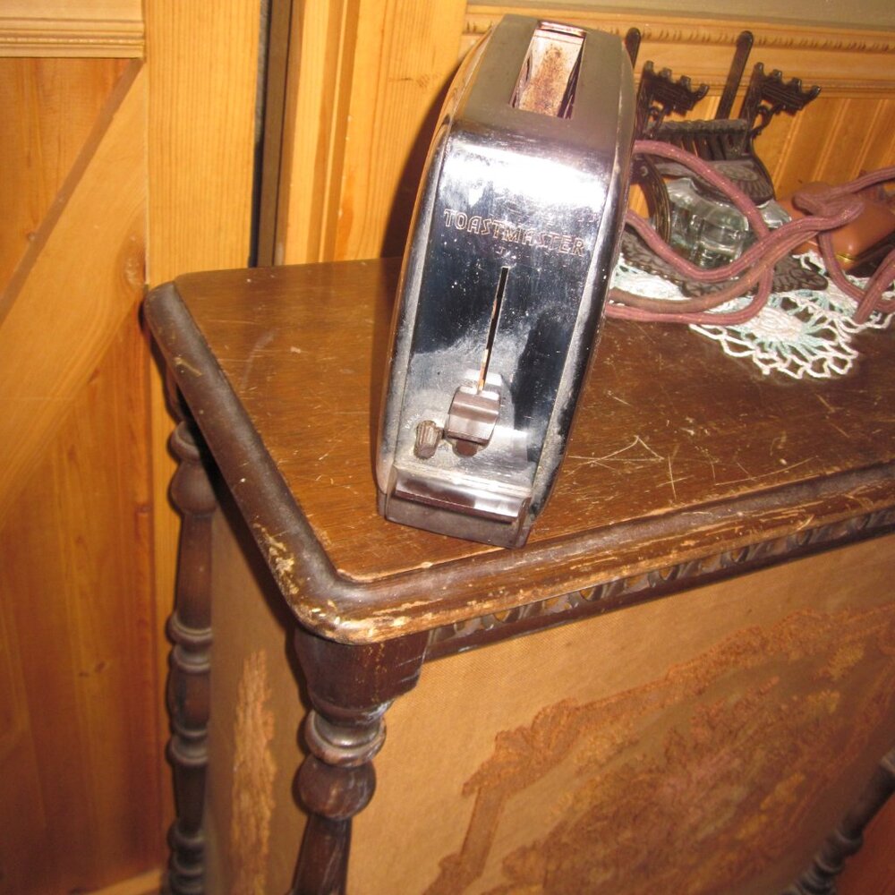 Art Deco 1953 Toastmaster single slice toaster bakelite handles tested works